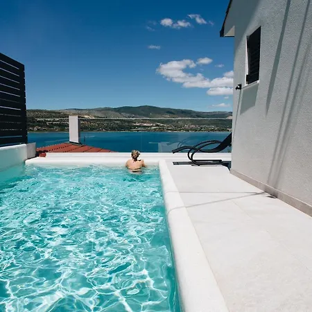 Vila Magna - Seaside With Pool And Sauna