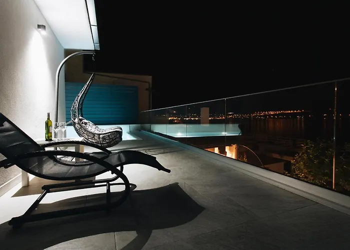 Villa Magna - Seaside With Pool And Sauna Trogir