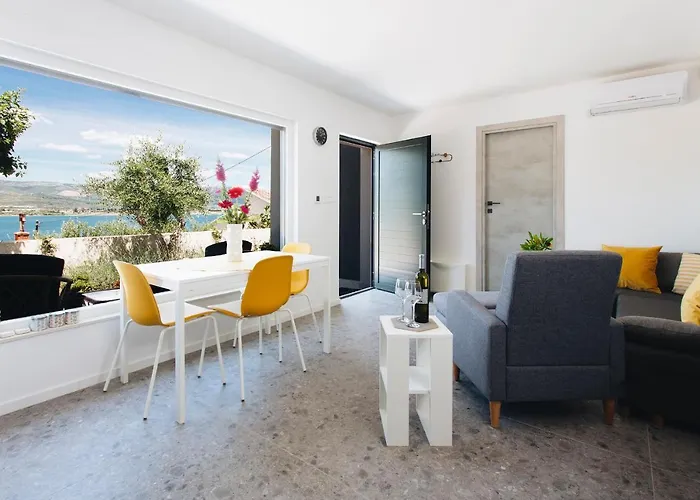 Magna - Seaside With Pool And Sauna * Trogir