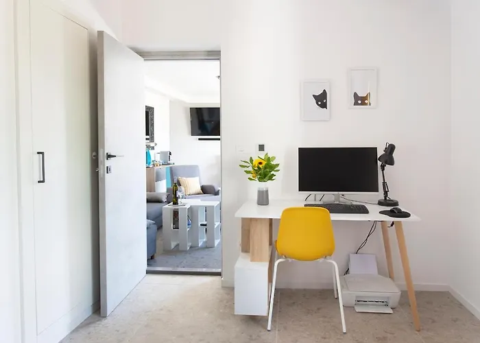 Magna - Seaside With Pool And Sauna *