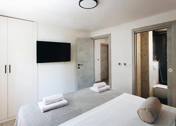 Magna - Seaside With Pool And Sauna Vila