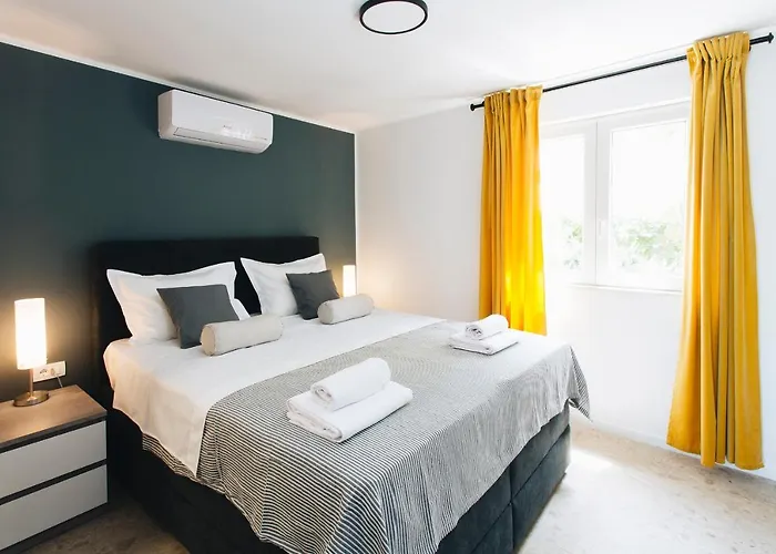 Magna - Seaside With Pool And Sauna