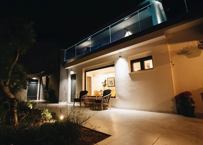 Magna - Seaside With Pool And Sauna *