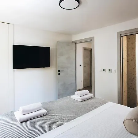 Magna - Seaside With Pool And Sauna וילה