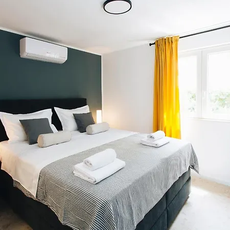 Magna - Seaside With Pool And Sauna