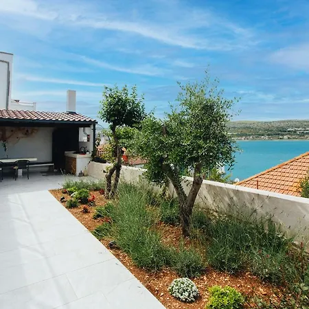 וילה Magna - Seaside With Pool And Sauna *