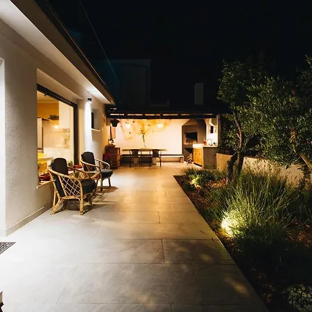 וילה Magna - Seaside With Pool And Sauna טרוגיר